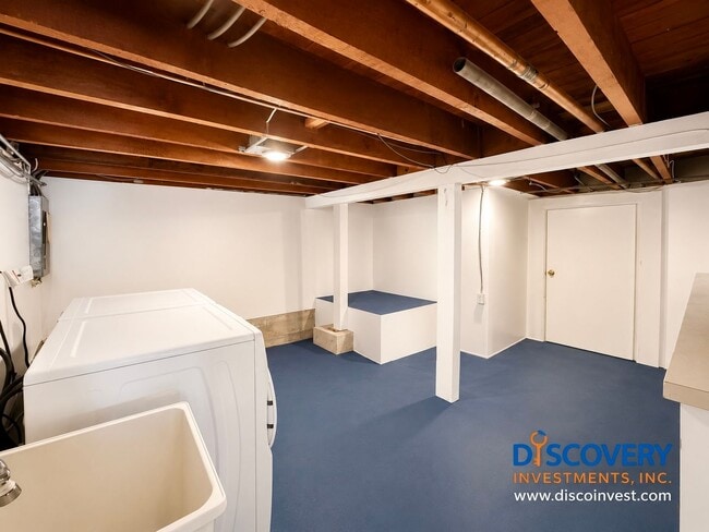 Building Photo - 327 San Carlos Ave