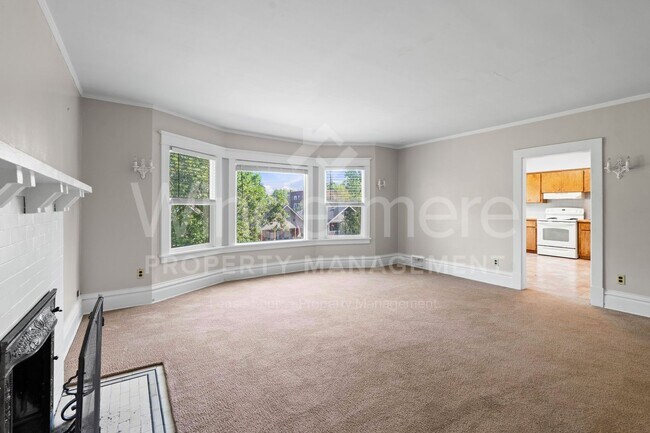 Building Photo - 1321 W 11th Ave