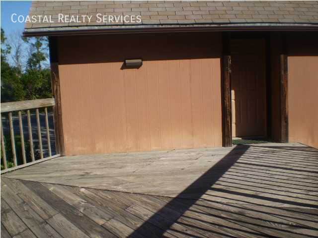 Building Photo - 337 Lewis St