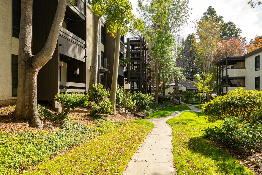 Building Photo - 7742 Redlands St