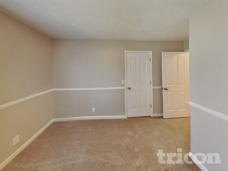 Building Photo - 1918 Cross Creek Dr