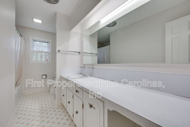 Building Photo - 1003 Chesterfield Ave