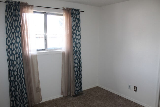 Building Photo - 4615 Maplewood Ct