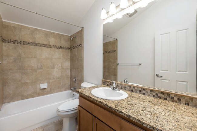 Building Photo - Charming 3 Bed Townhouse in Seattle