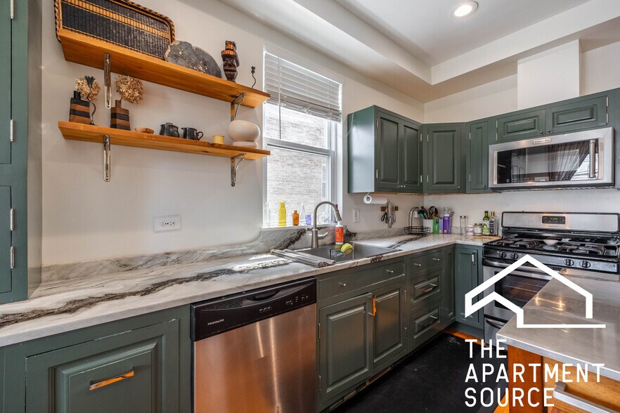 Primary Photo - 2833 N Spaulding Ave