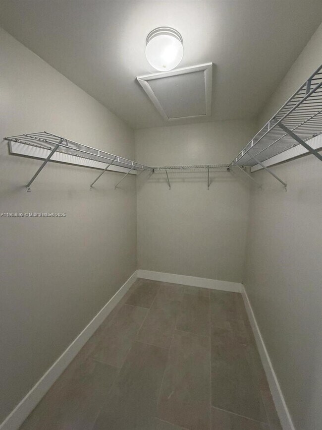 Building Photo - 9716 Hammocks Blvd