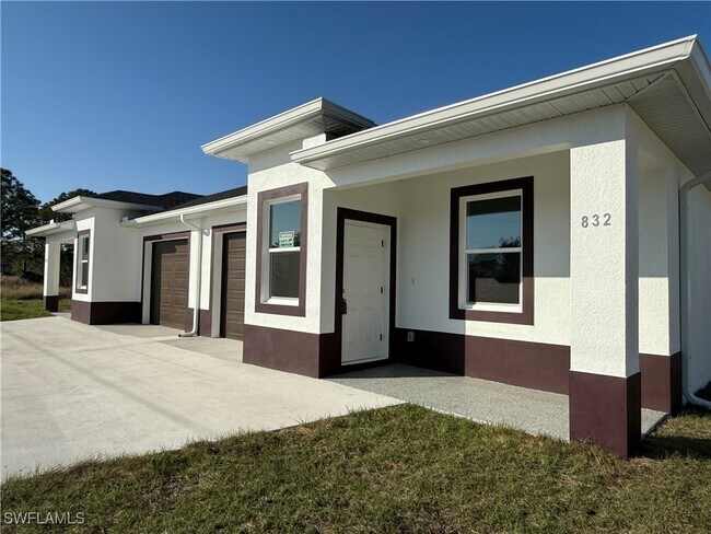 Primary Photo - 832 Holmes Ave