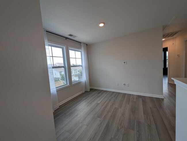 Building Photo - Modern Corner Lot Townhome located in the Ivy Ridge Community in South Carolina !