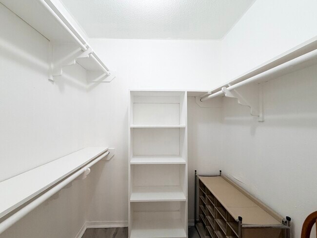 Building Photo - 6506 Briar Glade Dr