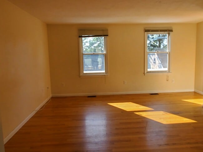 Building Photo - 118 Montclair Ave