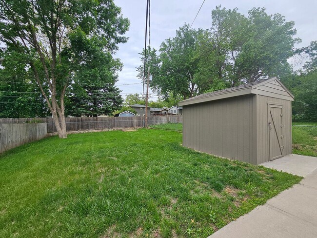 Building Photo - Spacious and Renovated 3 Bedroom Home
