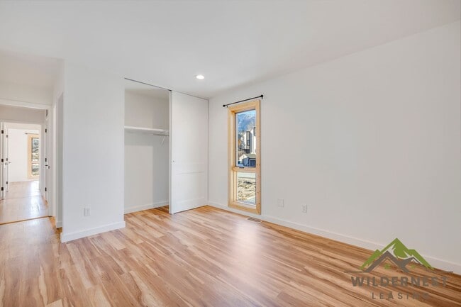 Building Photo - Fully Updated 3 Bedroom/ 3 Bath Peaceful Condo