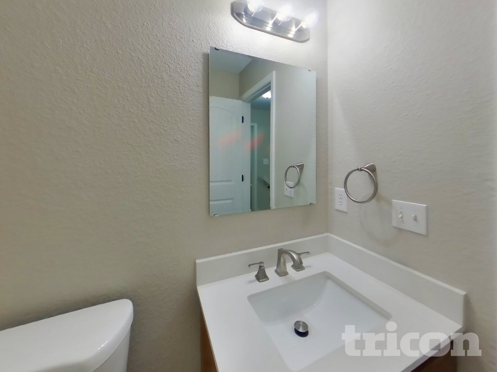 Building Photo - 1582 Tulip Ct