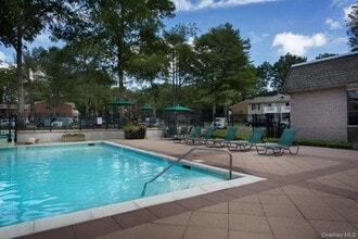 Building Photo - 8 Country Club Dr