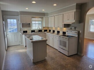 Gourmet Kitchen renovated - 209 Collingwood