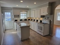 Gourmet Kitchen renovated - 209 Collingwood
