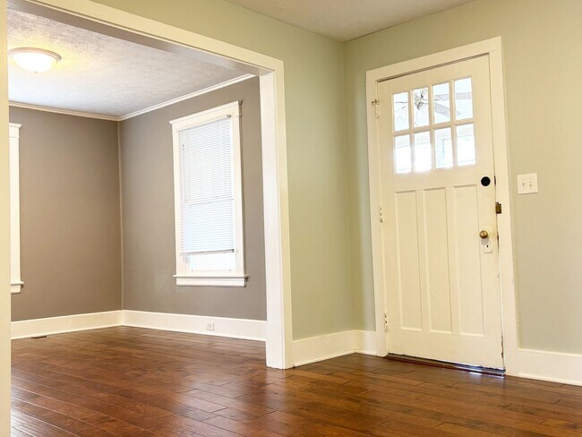 Building Photo - Alcoa 37701 - 3 bedroom 2 bath - call Jere...