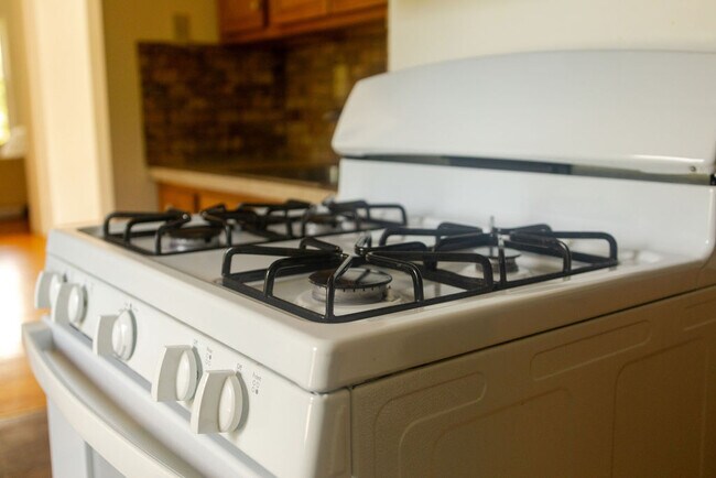 Building Photo - 102 11th St