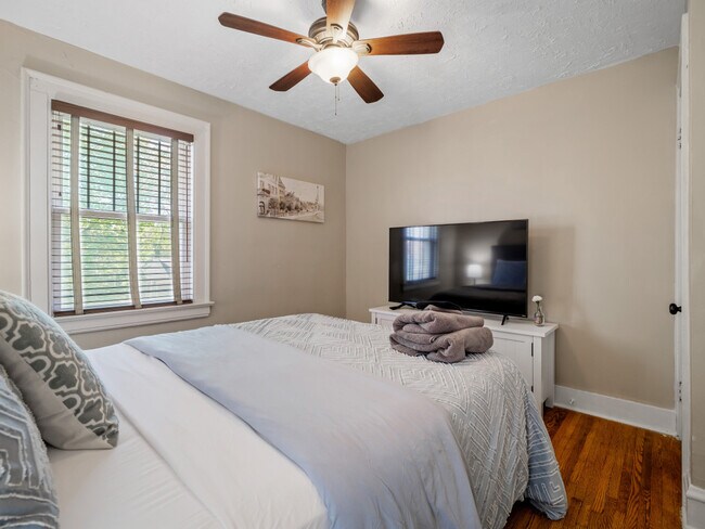 Building Photo - 3222 West Blvd