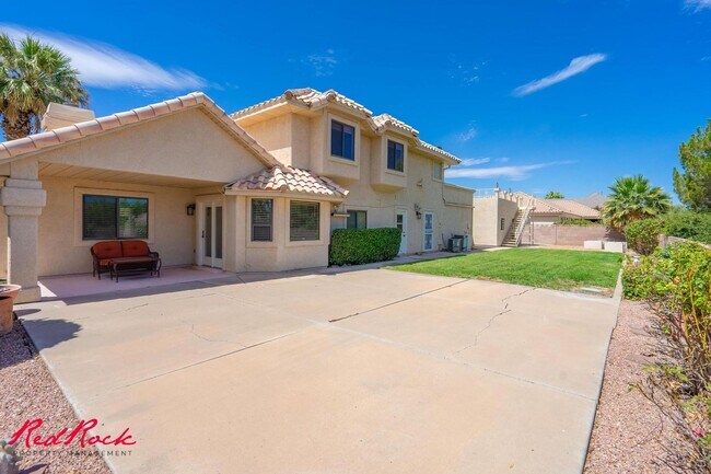 Building Photo - Spacious 6 Bedroom Home with a Balcony!