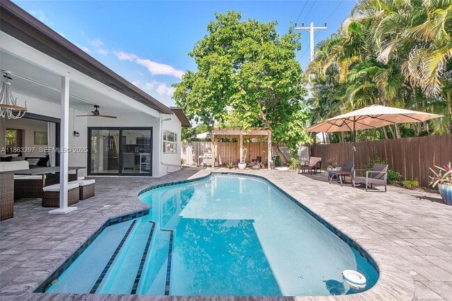 Building Photo - 5800 NE 18th Ave