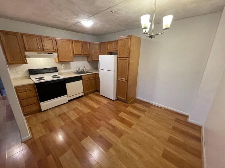 Primary Photo - 161 Adams St