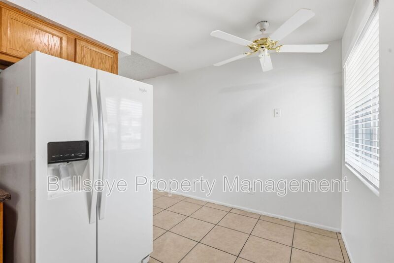 Building Photo - 2245 W Glenrosa Ave