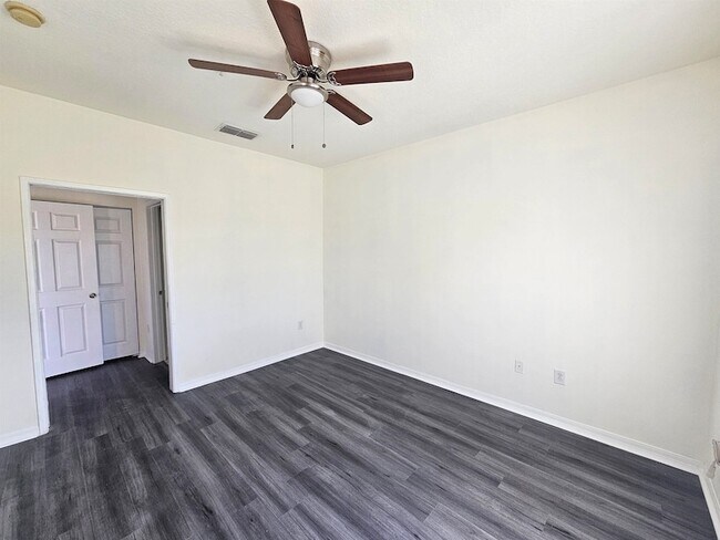 Building Photo - 560 Florida Club Blvd