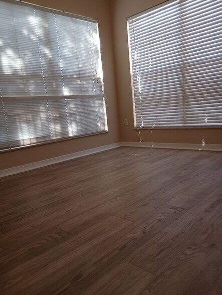 Building Photo - 402 S Armenia Ave