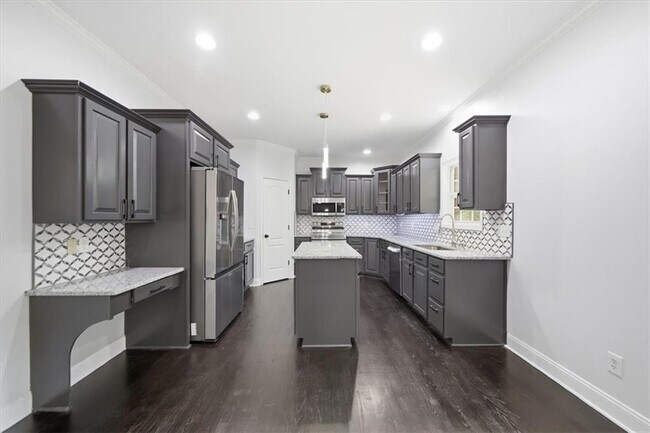 Building Photo - 2000 Millstone Dr SW