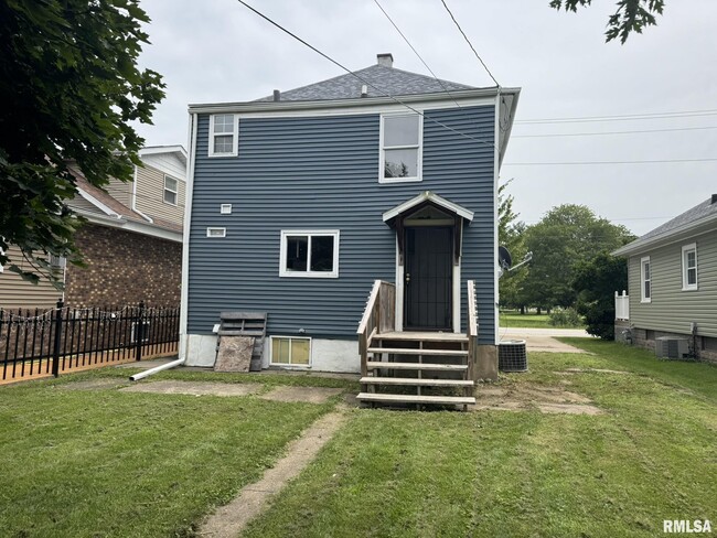 Building Photo - 1347 19th St