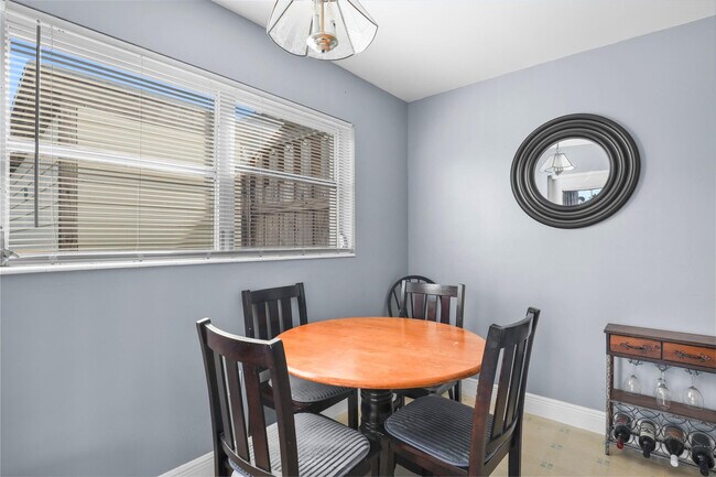 Building Photo - 9412 Bellewood St