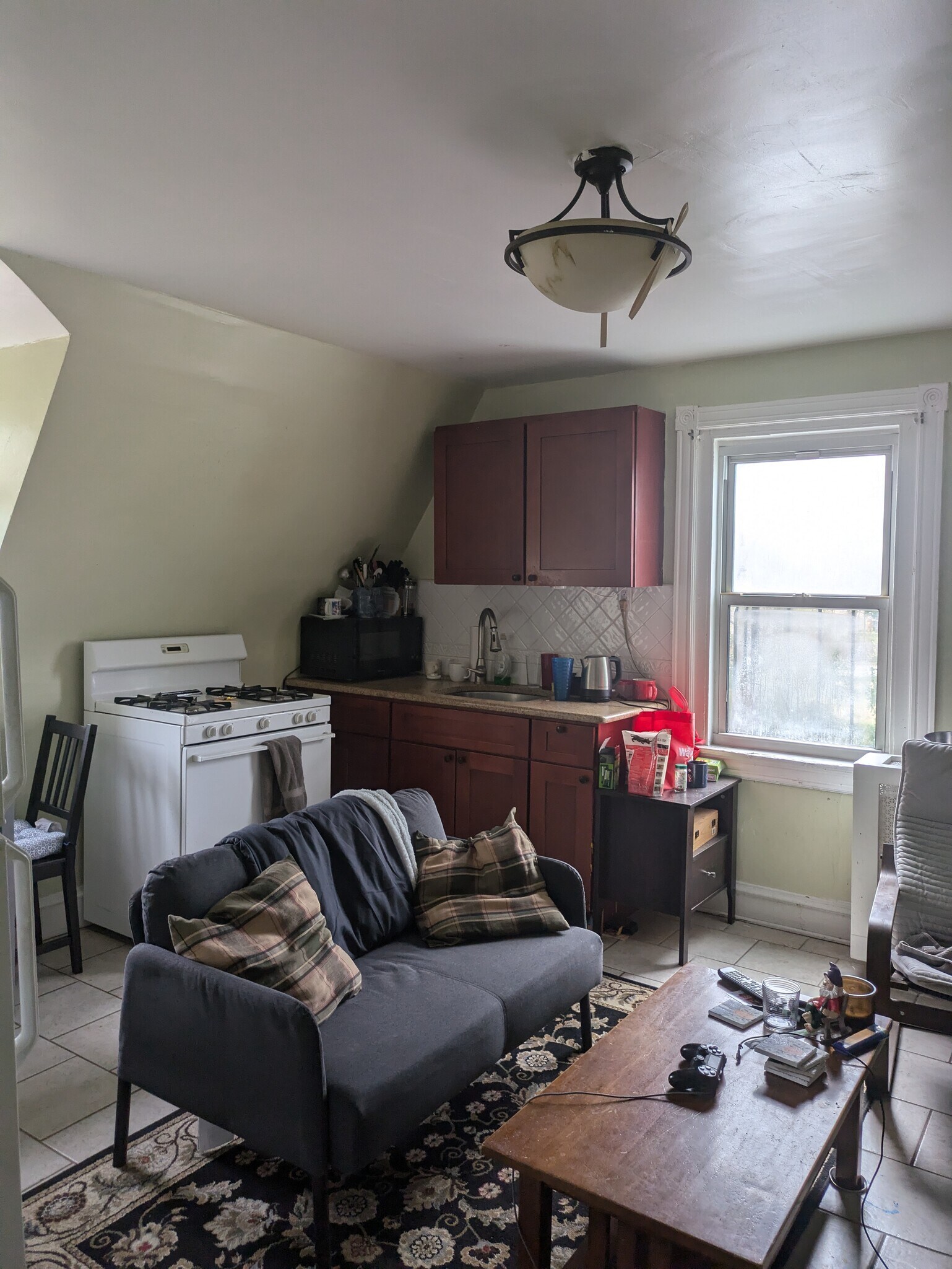 Building Photo - 22 School Ln