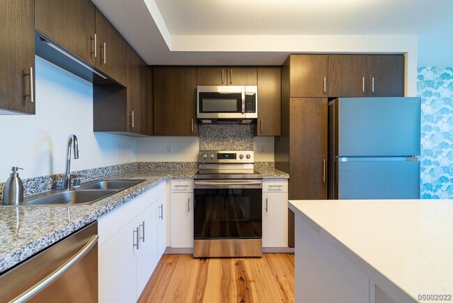 Building Photo - 988 Halekauwila St