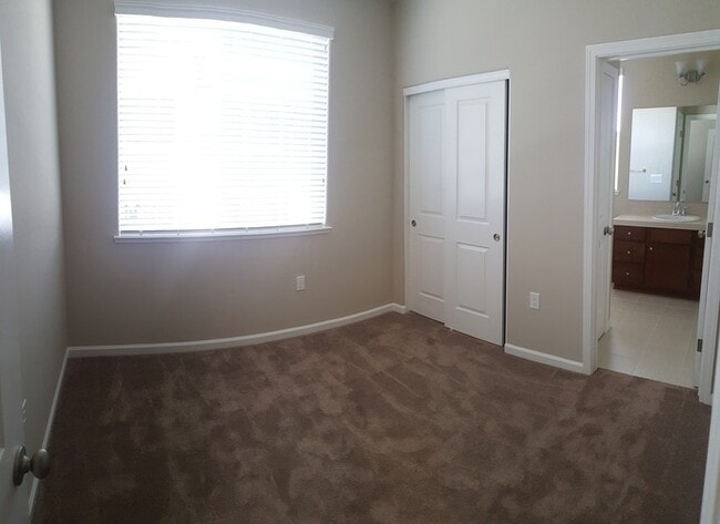 Building Photo - Brand New Town Home,Next to River, Oxbow park