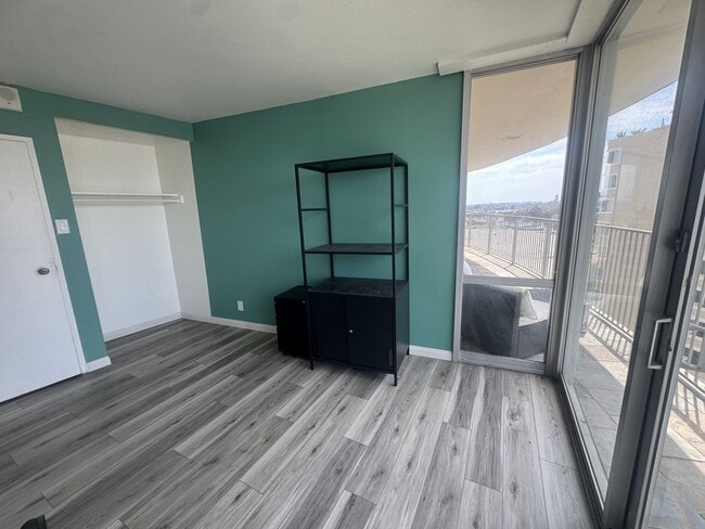 Building Photo - High-Rise Long Beach Condo with Ocean Views, Huge Balcony and Parking