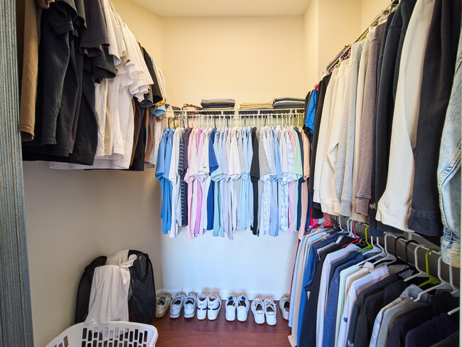 Building Photo - 9112 Myrtlewood Cir W