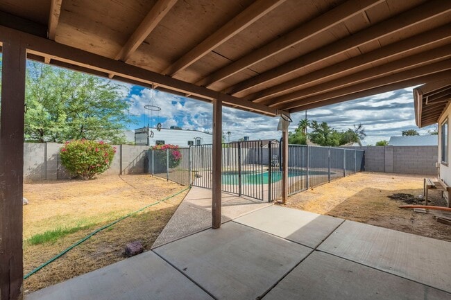 Building Photo - Wonderful East Valley Home! 4bedroom 2 Bat...