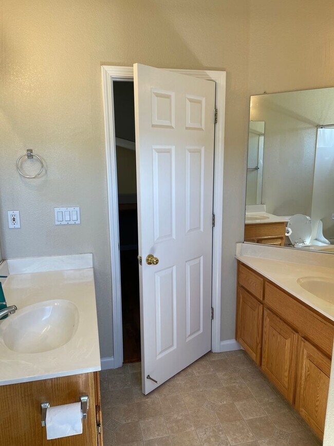 Building Photo - NICE TWO STORY IN WEST ROSEVILLE NEAR SCHO...
