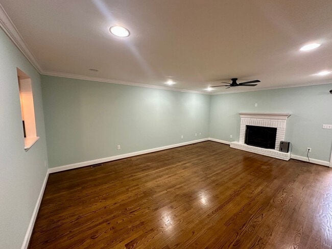 Building Photo - Beautifully Updated Townhome in the Heart of Clemson