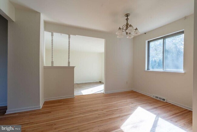 Building Photo - 1558 Specht Pl