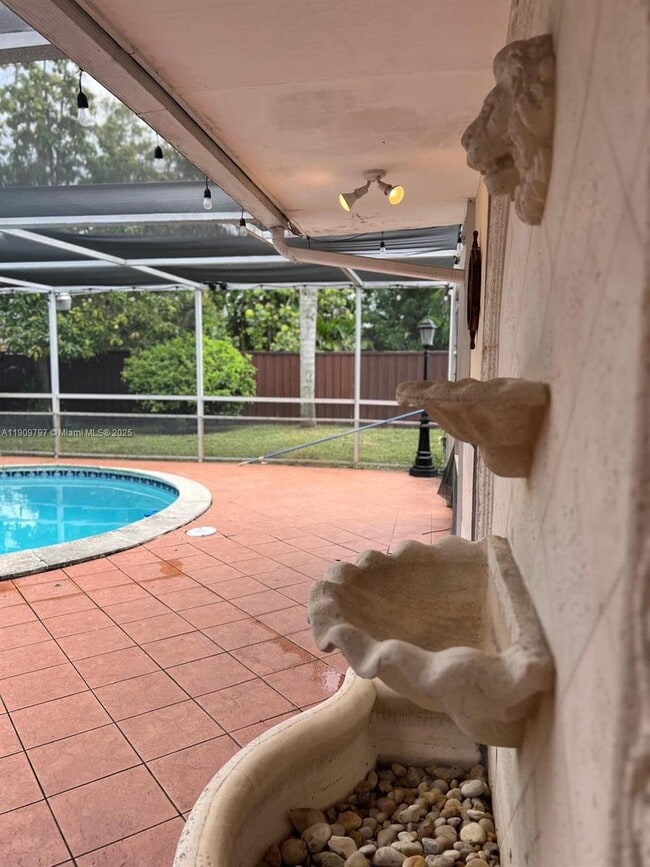 Building Photo - 2001 N 41st Ave