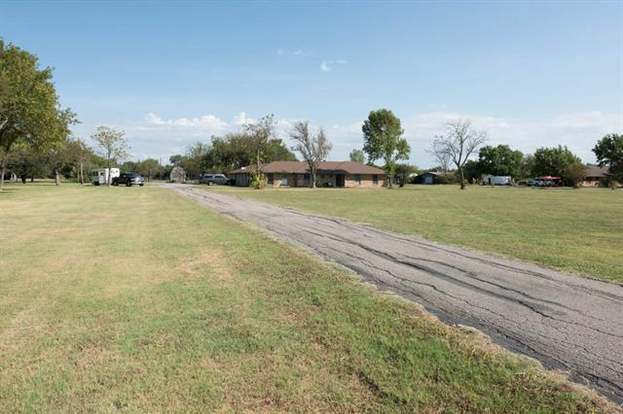 Building Photo - 16 Estates Rd