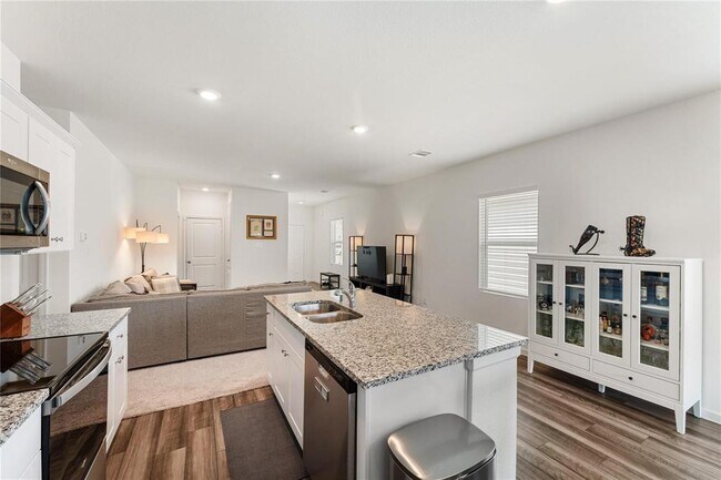 Building Photo - 10138 California Lily Ln