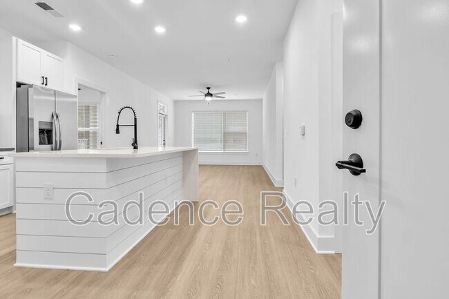 Building Photo - 614 S Kerr Ave