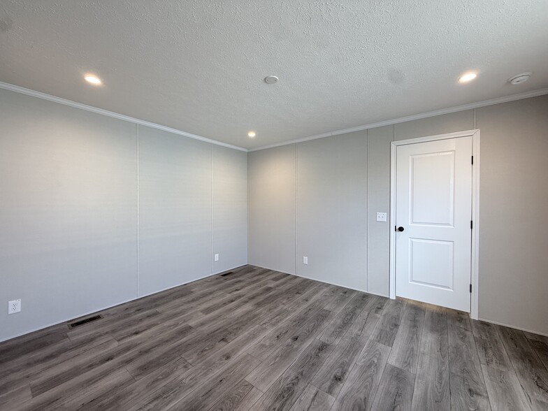 Building Photo - 52780 S Zacharias Ct