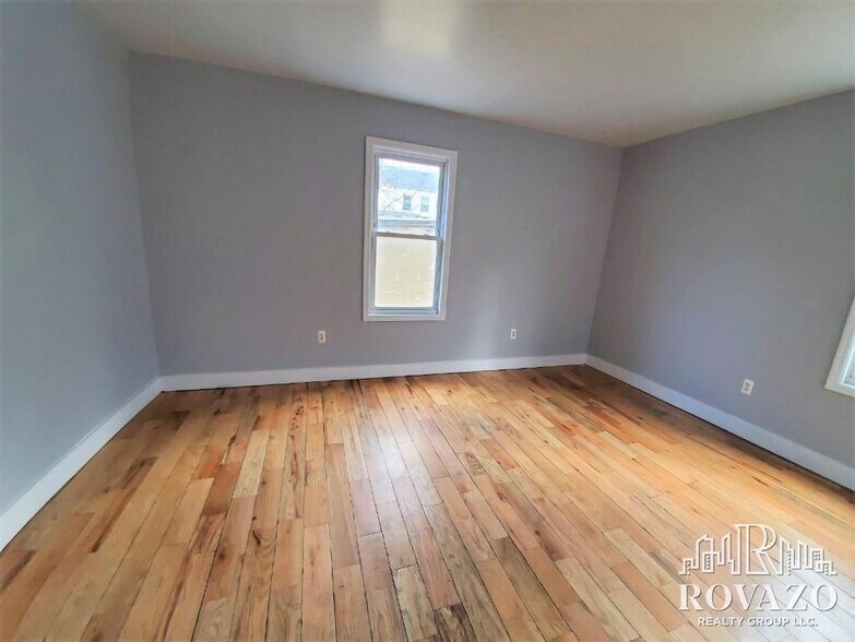 Building Photo - 356 Wainwright St