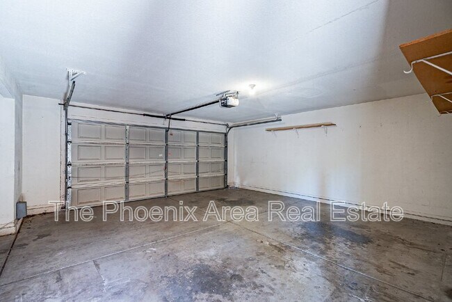 Building Photo - 735 N Tangerine Dr