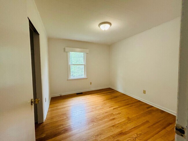 Building Photo - 1480 Boxwood Dr