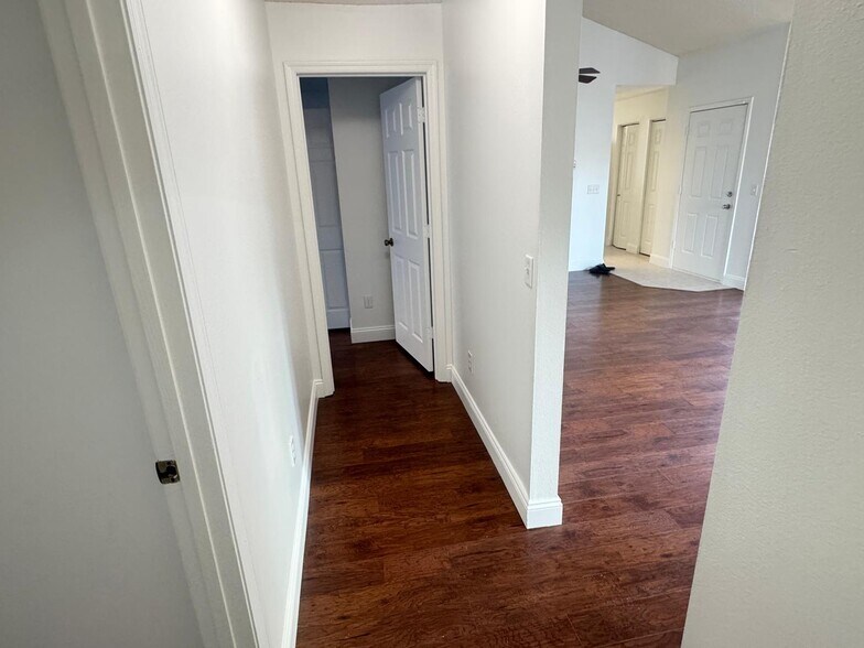 Building Photo - 10313 Crystal Point Dr